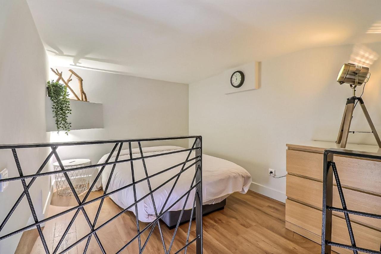 Appartamento Appart Cosy, Mezzanine Clim et Terrasse à 200m de la Gare Nîmes Esterno foto