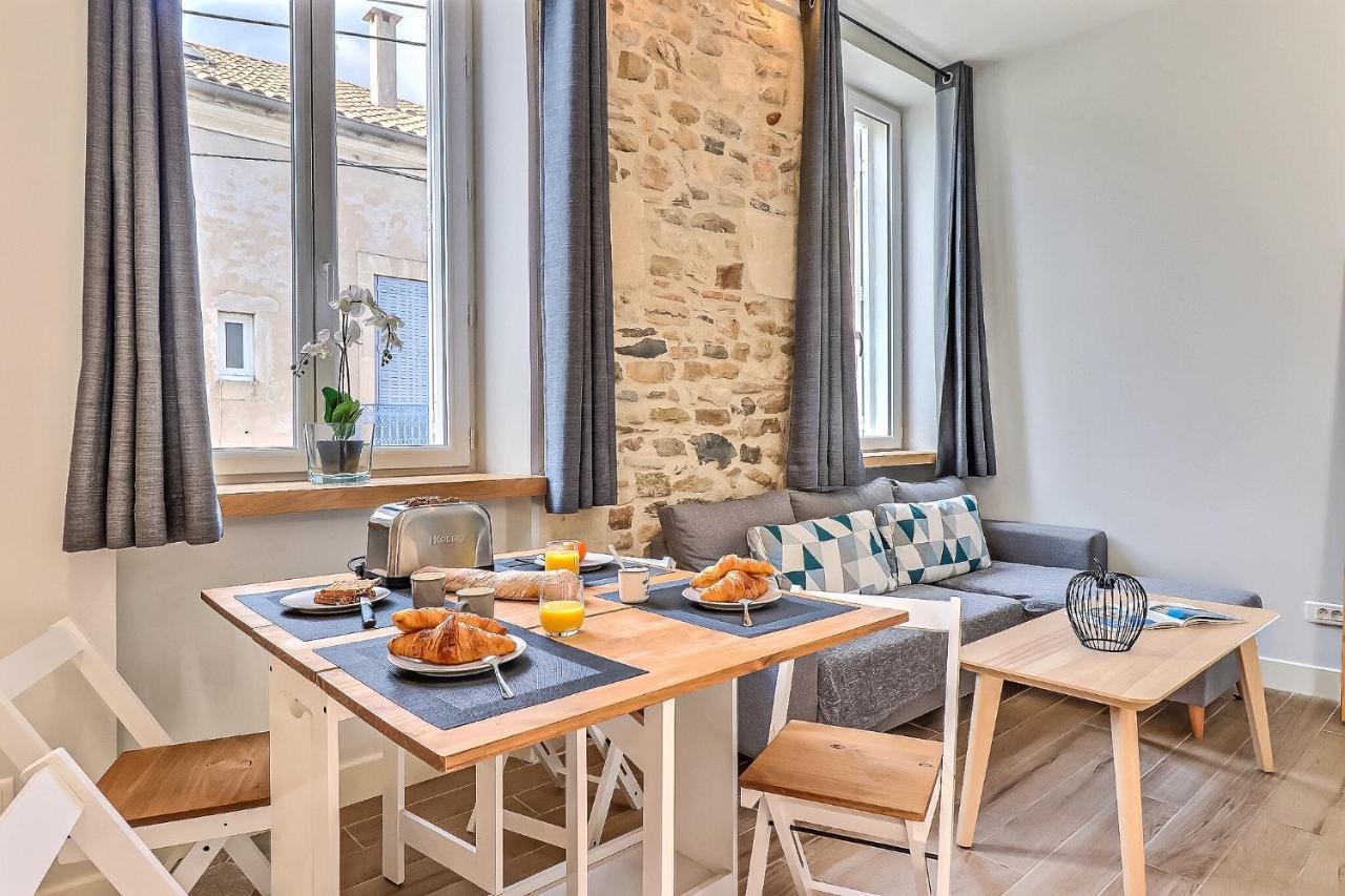 Appartamento Appart Cosy, Mezzanine Clim et Terrasse à 200m de la Gare Nîmes Esterno foto