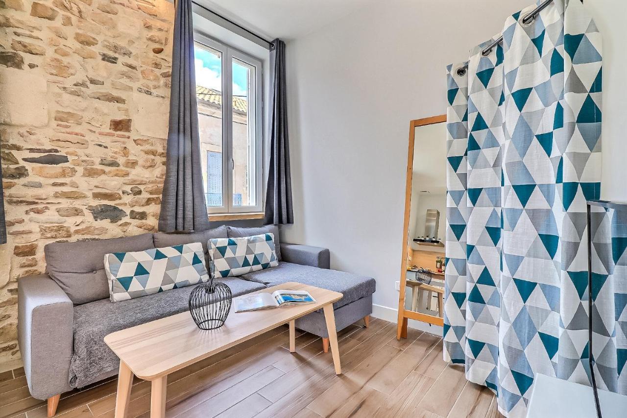 Appartamento Appart Cosy, Mezzanine Clim et Terrasse à 200m de la Gare Nîmes Esterno foto